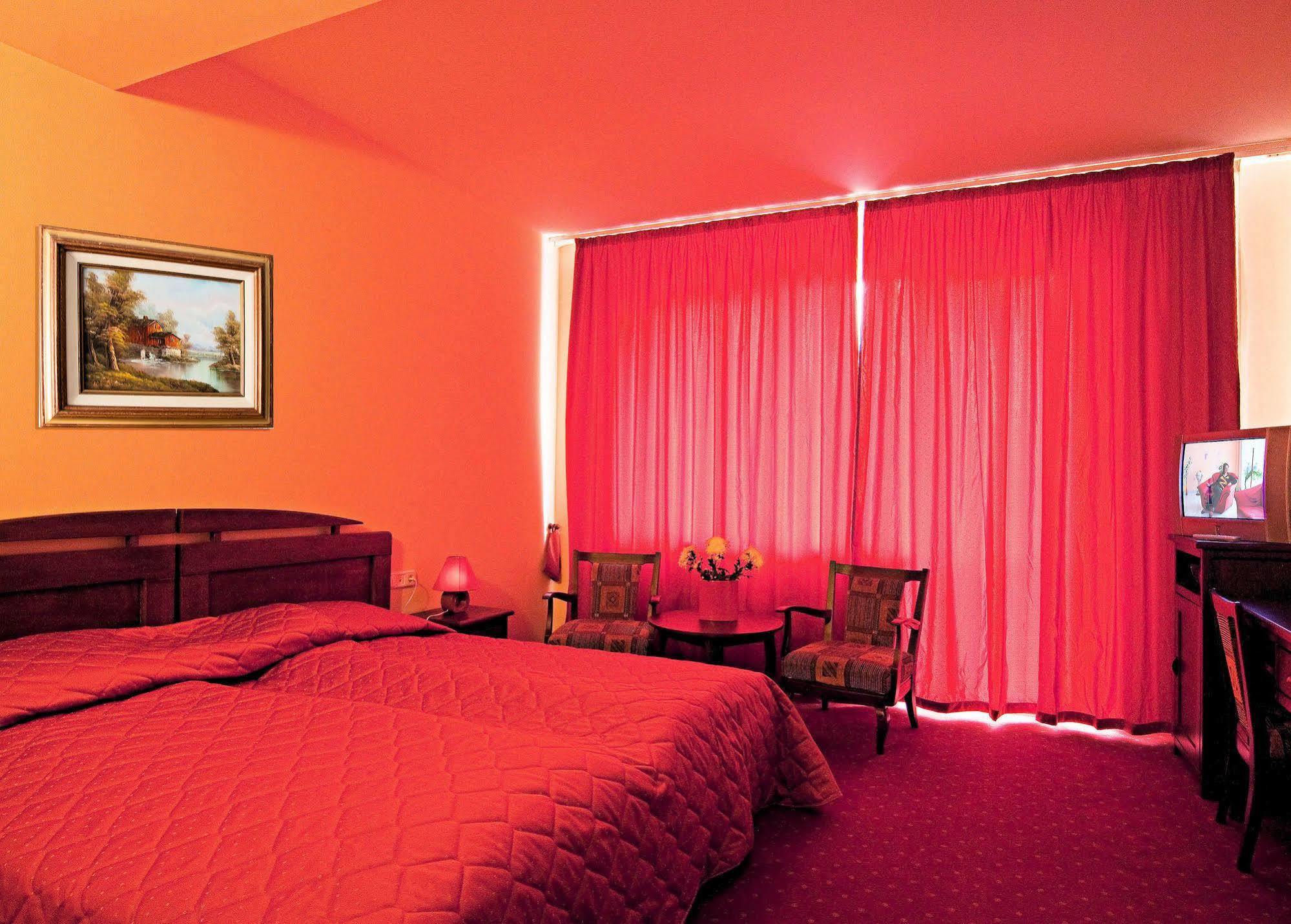 Hotel Floris Cheia  Exterior foto